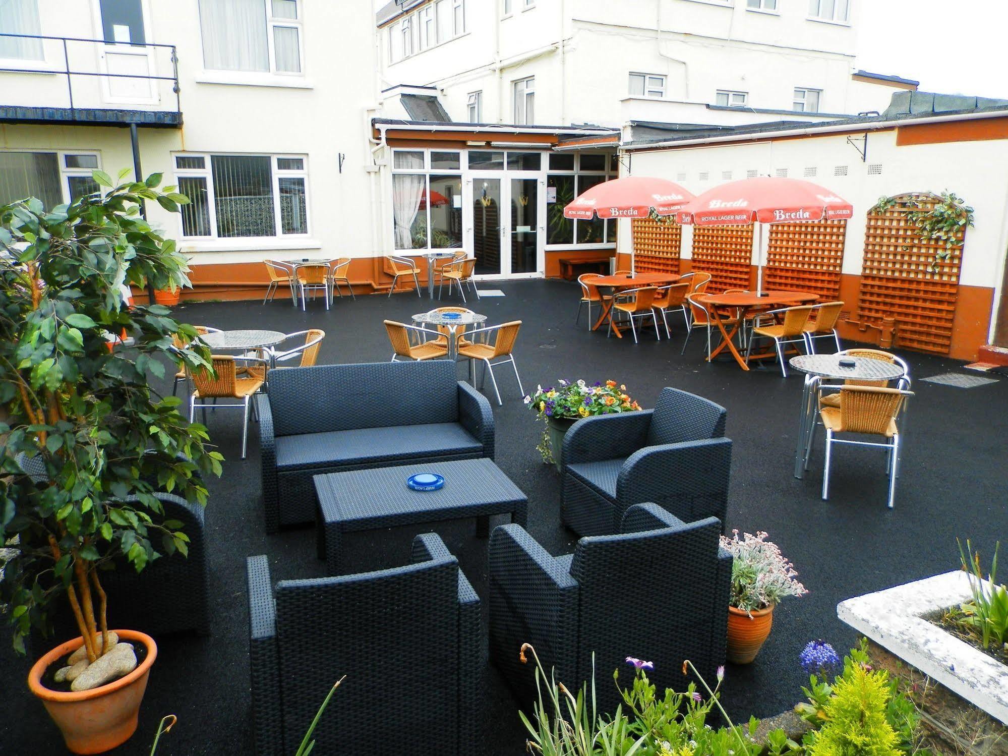 Wayside Cheer Hotel Castel Exteriör bild